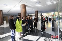 海外媒体探访山东青岛影业发展 在“影视之都”感受蓬勃活力